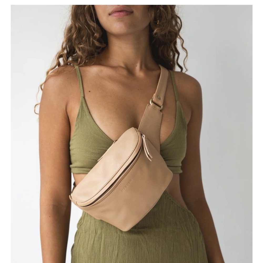 MANDRN Remy crossbody bag in black